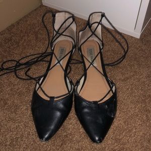 STEVE MADDEN LACE UP BLACK BALLET FLATS
